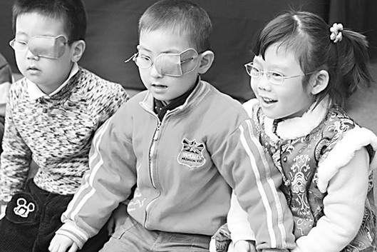 救助弱视儿童项目启动(图)