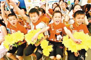 亲历灾区儿童节:渴望回教室 梦想看奥运 -记者