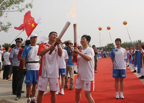 火炬传递赤峰站开始 “祥云”见证中华第一龙故乡
