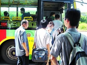 假期<em>广州大学城</em>成孤岛 留守<em>学生</em>出行难-奥运 北