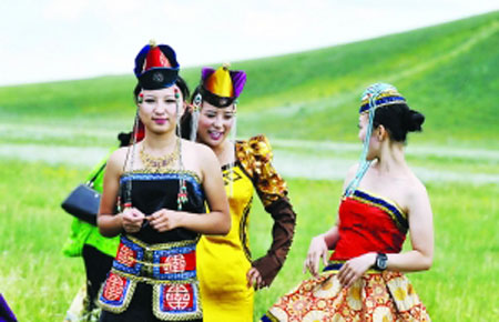 锡林郭勒草原上美丽的苏尼特部落蒙古族妇女-