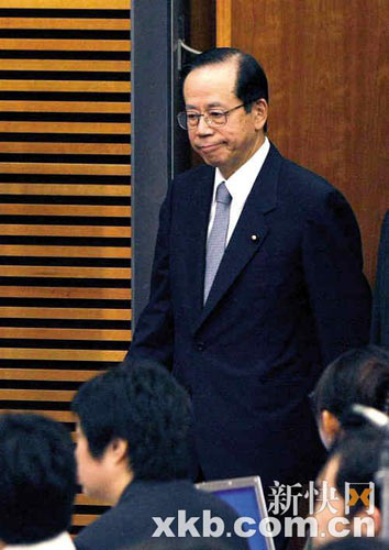 我和你不一样 福田辞职名言蹿红全日本